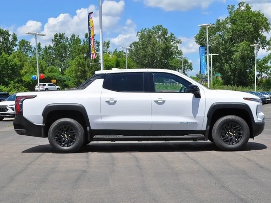 2025 Chevrolet Silverado EV LT photo 1