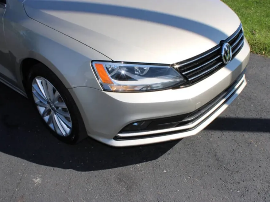 2016 Volkswagen Jetta 1.8T SEL Premium photo 1