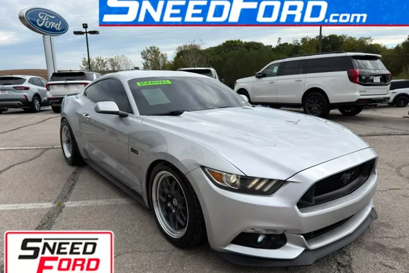 2017 Ford Mustang GT photo 1