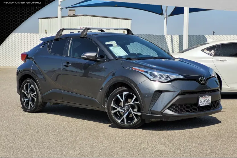 2021 Toyota C-HR XLE photo 1