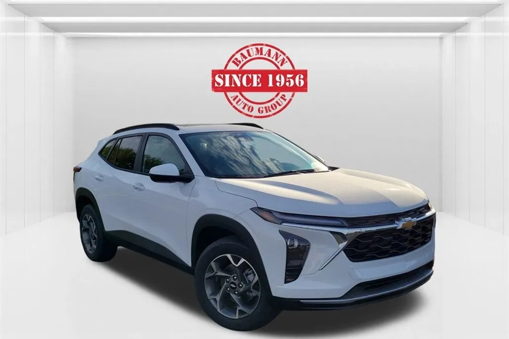 2025 Chevrolet Trax LT photo 1
