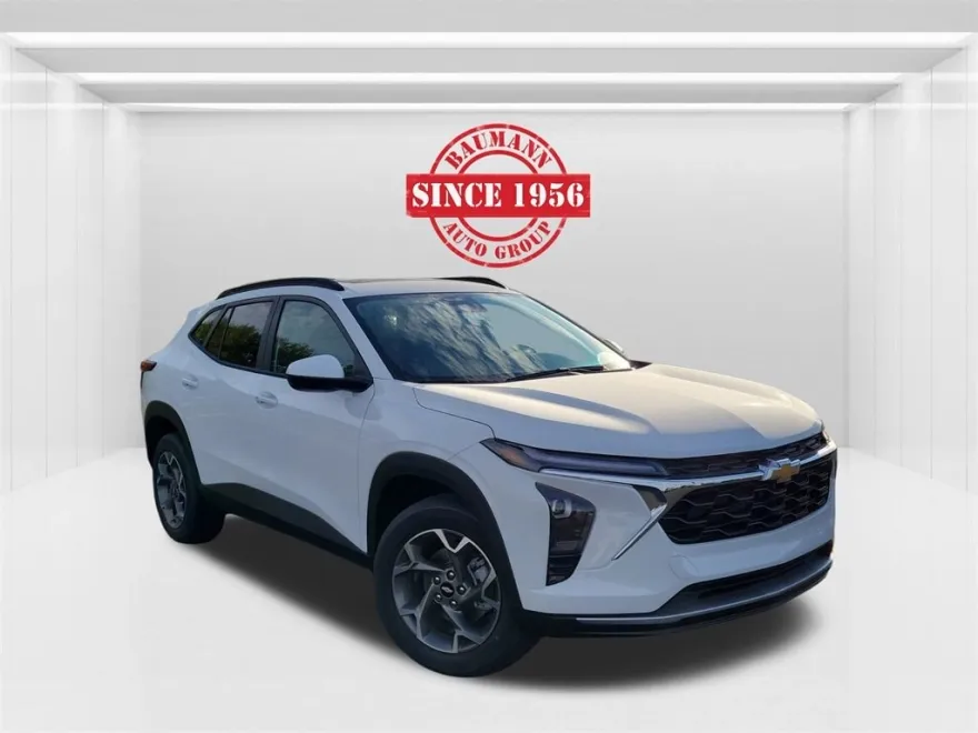 2025 Chevrolet Trax LT photo 1