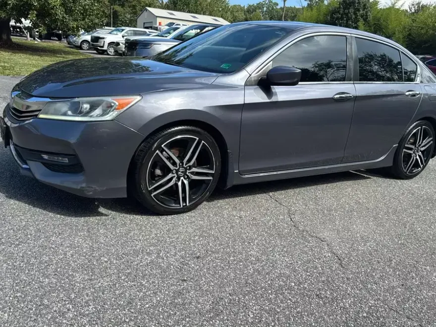 2017 Honda Accord Sport photo 1