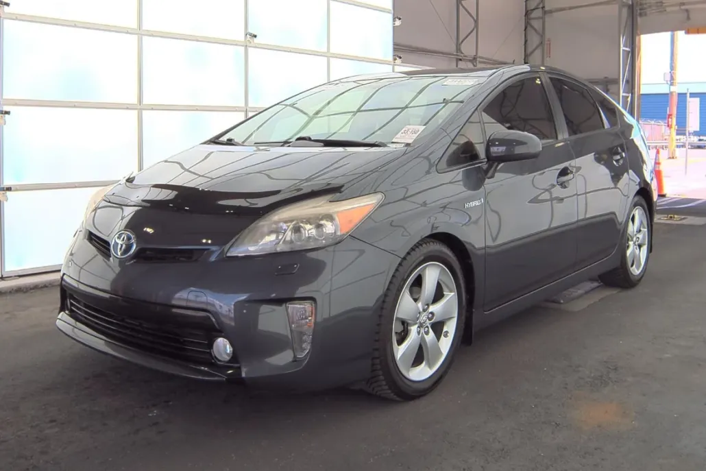 2012 Toyota Prius Five photo 1