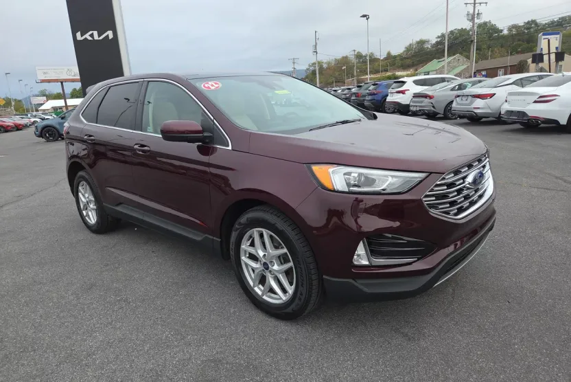 2022 Ford Edge SEL photo 1