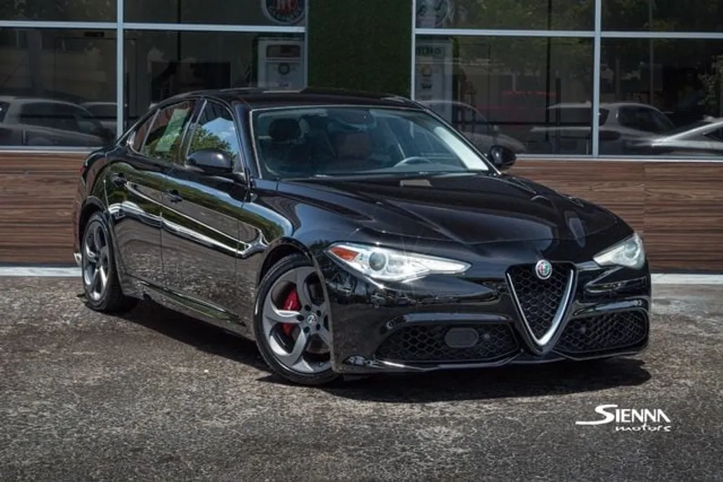 2018 Alfa Romeo Giulia Sport photo 1