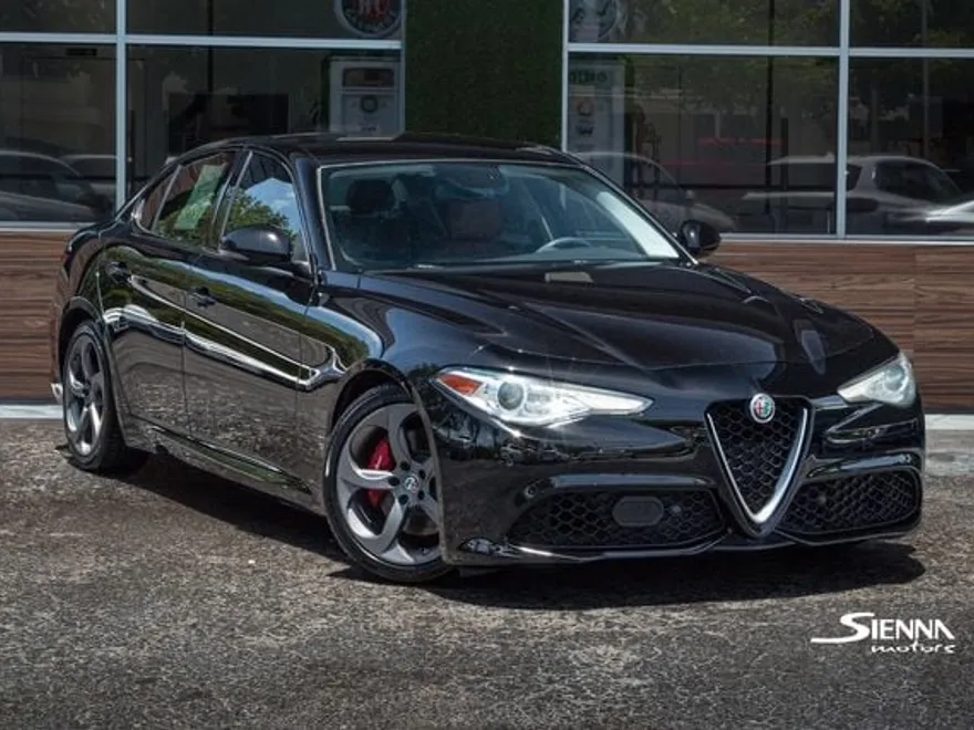 2018 Alfa Romeo Giulia Sport photo 1