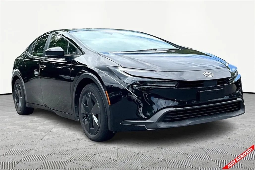 2024 Toyota Prius LE photo 1