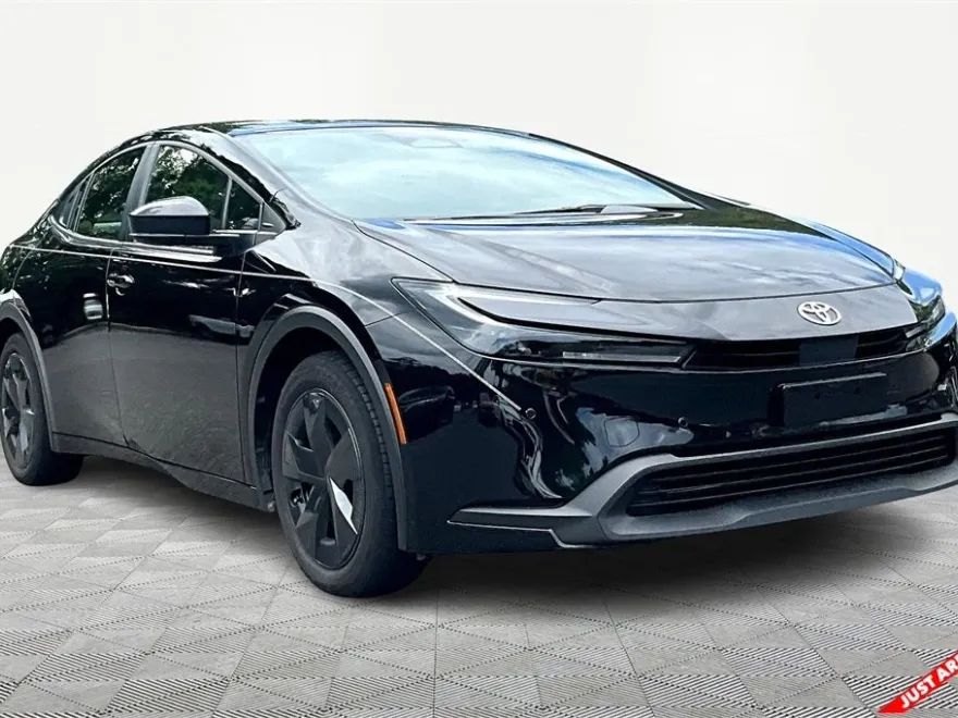 2024 Toyota Prius LE photo 1