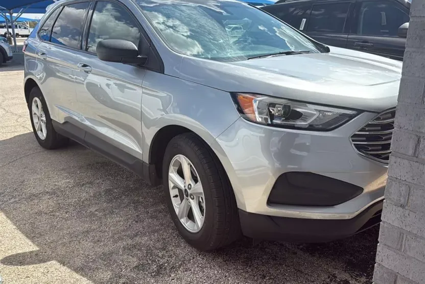 2020 Ford Edge SE photo 1