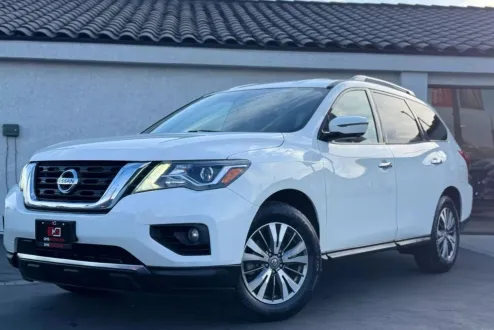 2019 Nissan Pathfinder SL photo 2