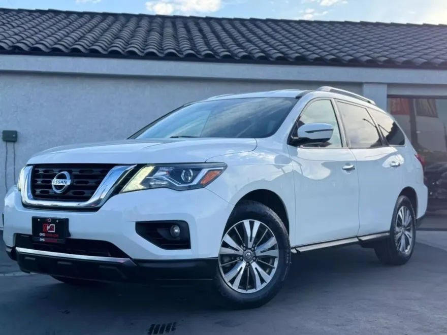 2019 Nissan Pathfinder SL photo 2