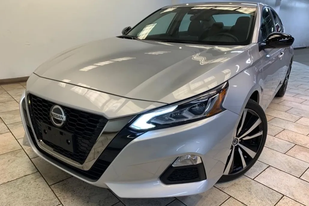 2022 Nissan Altima 2.5 SR photo 1