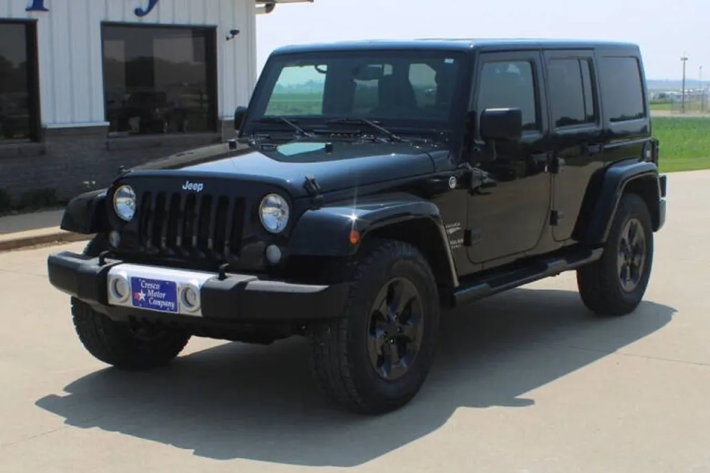 2015 Jeep Wrangler Unlimited Sahara photo 1