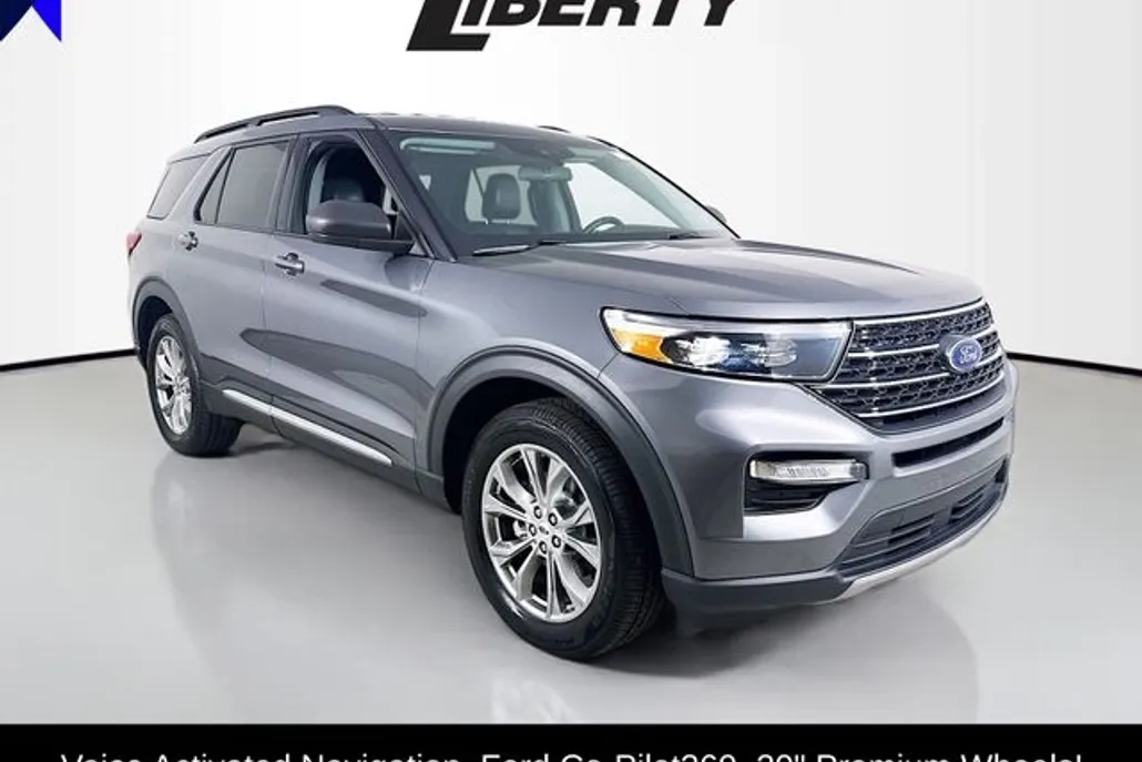 2022 Ford Explorer XLT photo 1