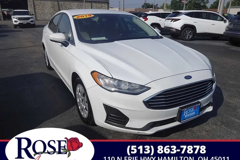 2019 Ford Fusion S photo 1