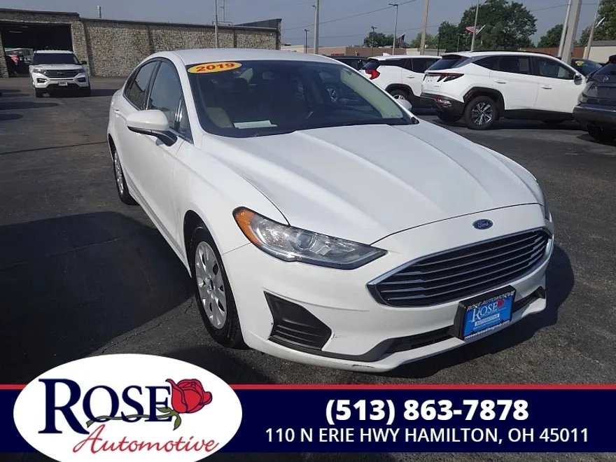 2019 Ford Fusion S photo 1