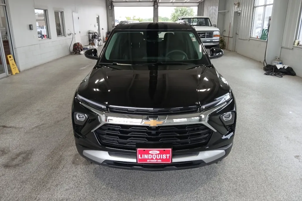 2025 Chevrolet Trailblazer LT photo 1