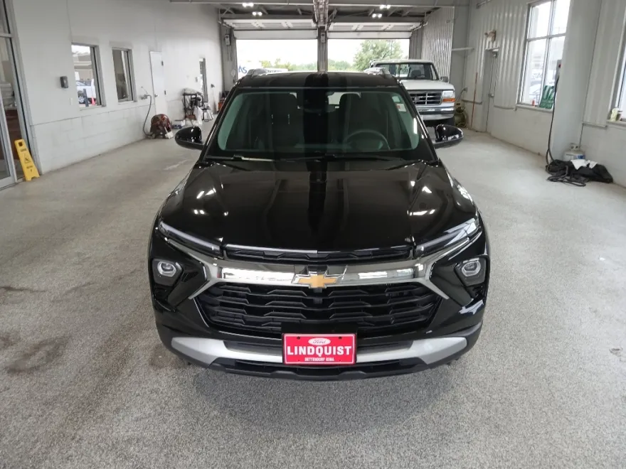 2025 Chevrolet Trailblazer LT photo 1