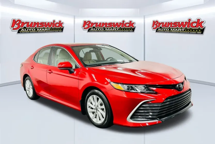 2023 Toyota Camry LE photo 1