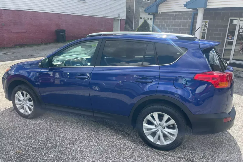 2015 Toyota RAV4 Limited photo 1