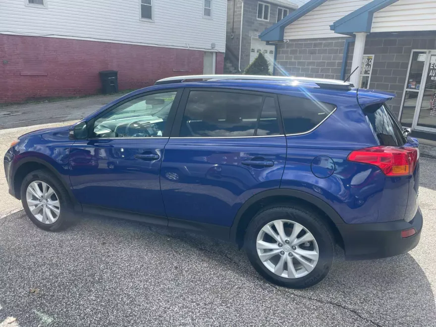 2015 Toyota RAV4 Limited photo 1