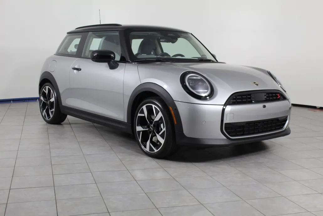 2025 Mini Cooper 2 Door Hardtop Iconic photo 1