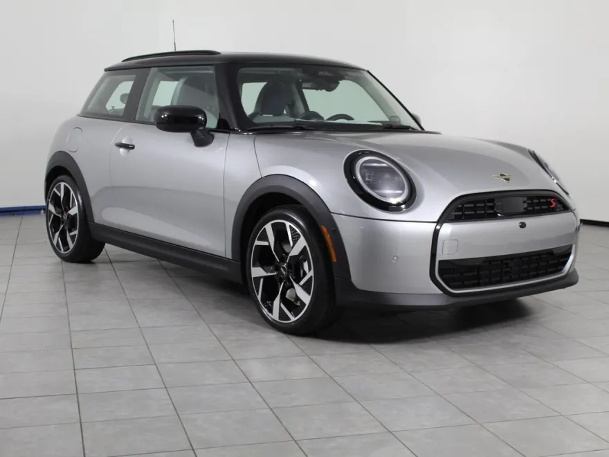 2025 Mini Cooper 2 Door Hardtop Iconic photo 1