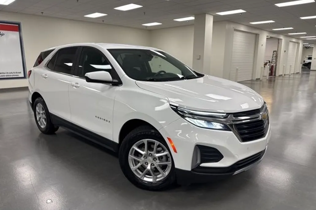 2022 Chevrolet Equinox LT photo 1