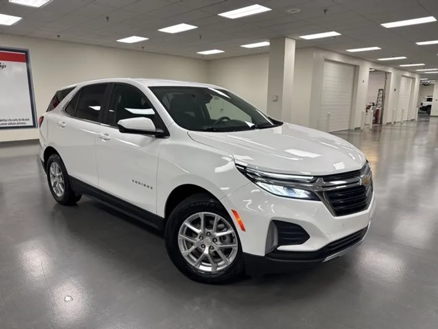 2022 Chevrolet Equinox LT photo 1