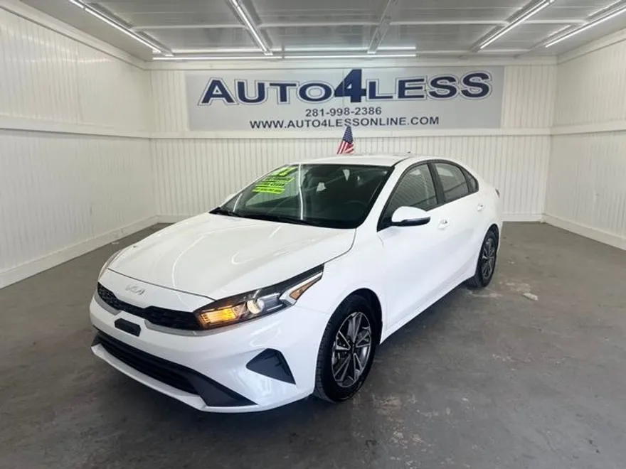 2022 Kia Forte LXS photo 1