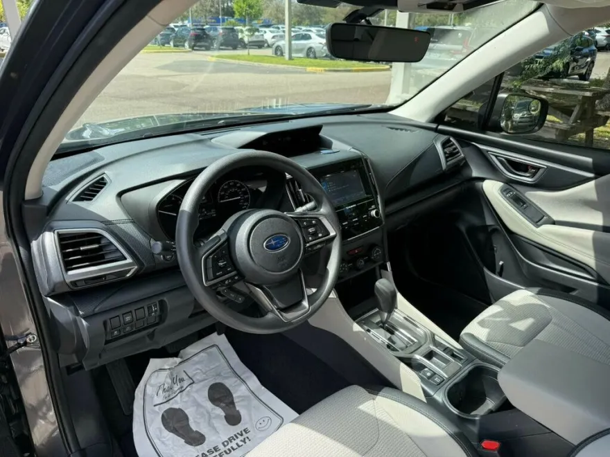 2024 Subaru Forester Base photo 1