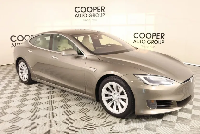 2016 Tesla Model S photo 1