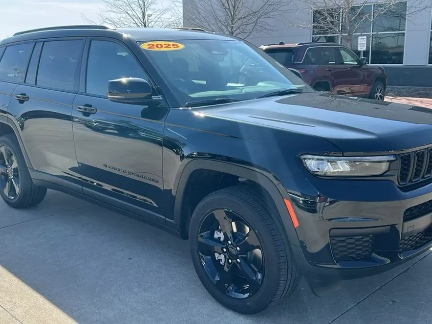 2025 Jeep Grand Cherokee Altitude X photo 1