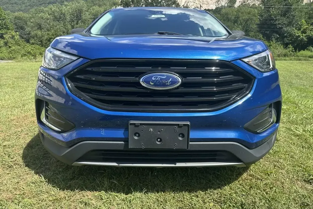 2022 Ford Edge SEL photo 1