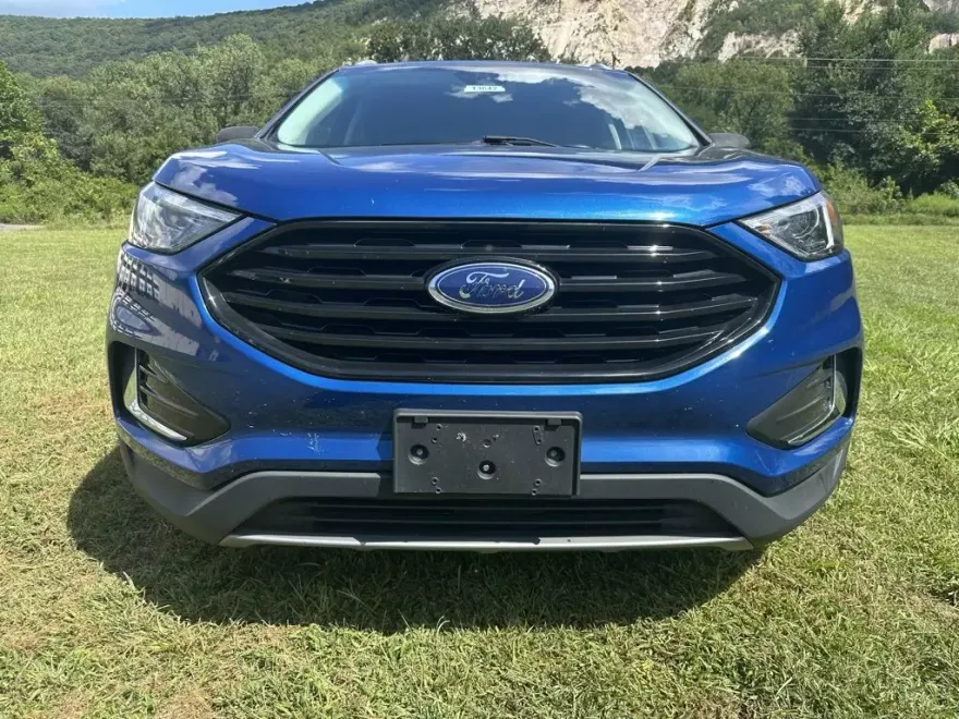 2022 Ford Edge SEL photo 1