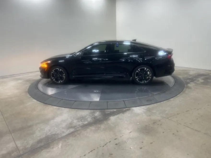 2022 Kia K5 GT-Line photo 1