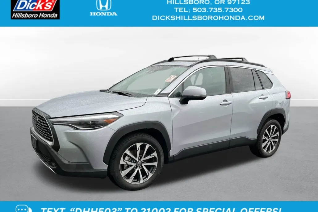 2023 Toyota Corolla Cross XLE photo 1