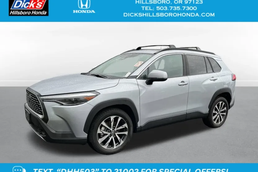 2023 Toyota Corolla Cross XLE photo 1