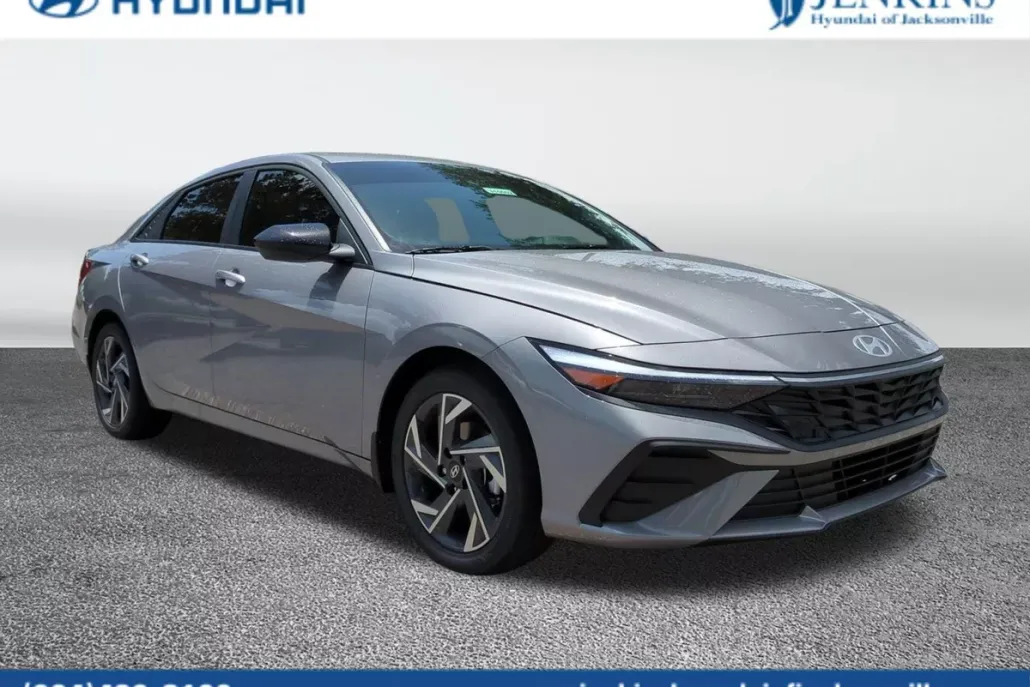 2025 Hyundai Elantra SEL Sport photo 1