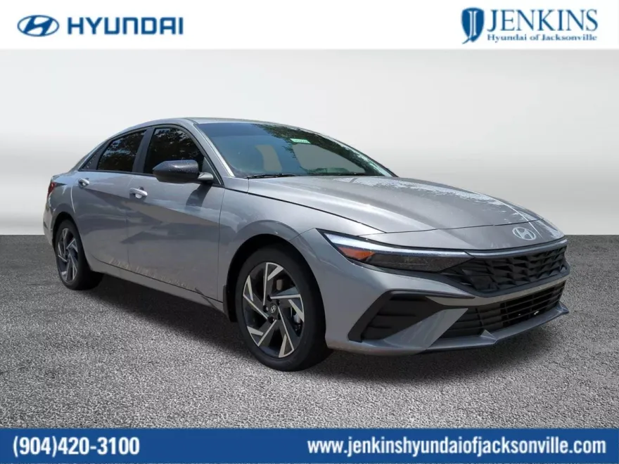 2025 Hyundai Elantra SEL Sport photo 1