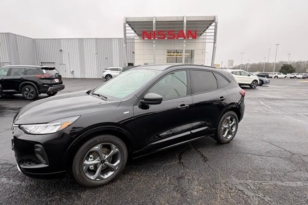 2024 Ford Escape ST-Line photo 1