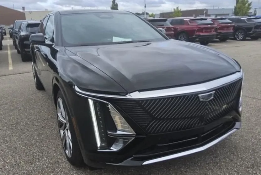 2024 Cadillac Lyriq Luxury photo 1