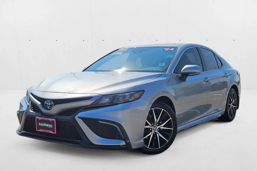 2024 Toyota Camry SE photo 1