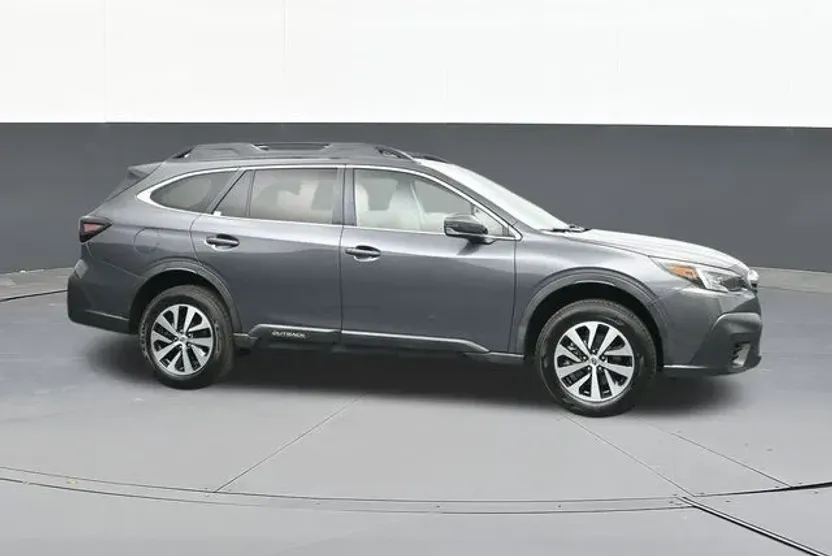 2020 Subaru Outback Premium photo 1
