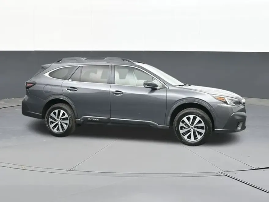 2020 Subaru Outback Premium photo 1