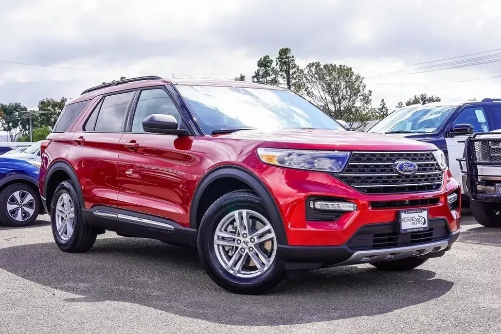 2023 Ford Explorer Limited photo 1