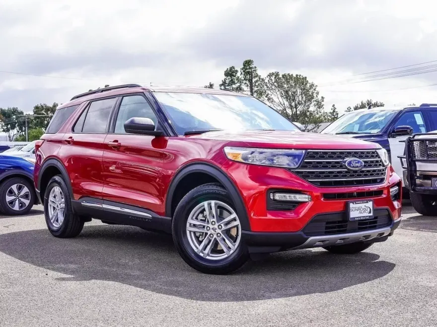 2023 Ford Explorer Limited photo 1