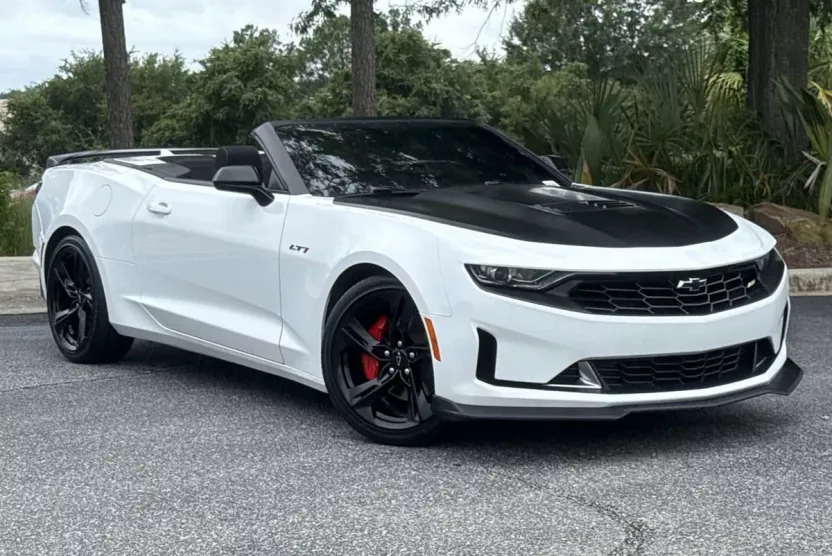 2023 Chevrolet Camaro LT1 photo 1
