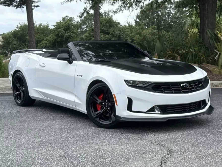 2023 Chevrolet Camaro LT1 photo 1